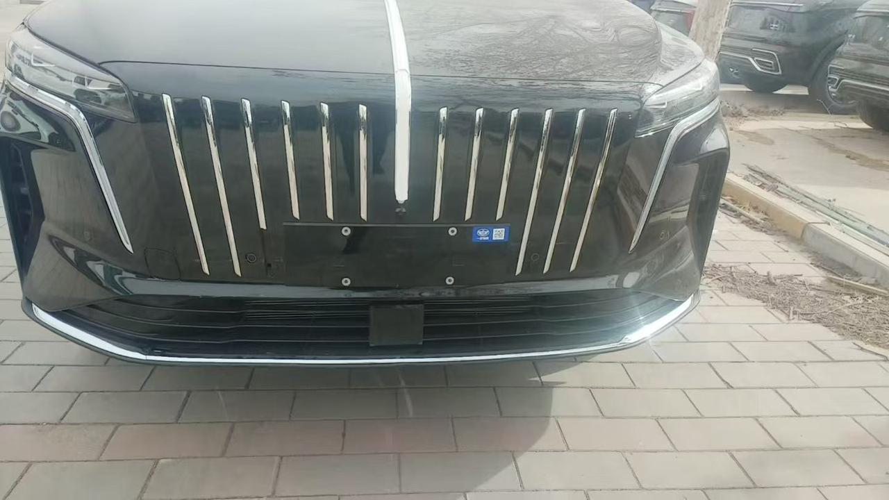 红旗HS6 PHEV 240智混版 指导价:199800 运损包修复，前杠运损，
