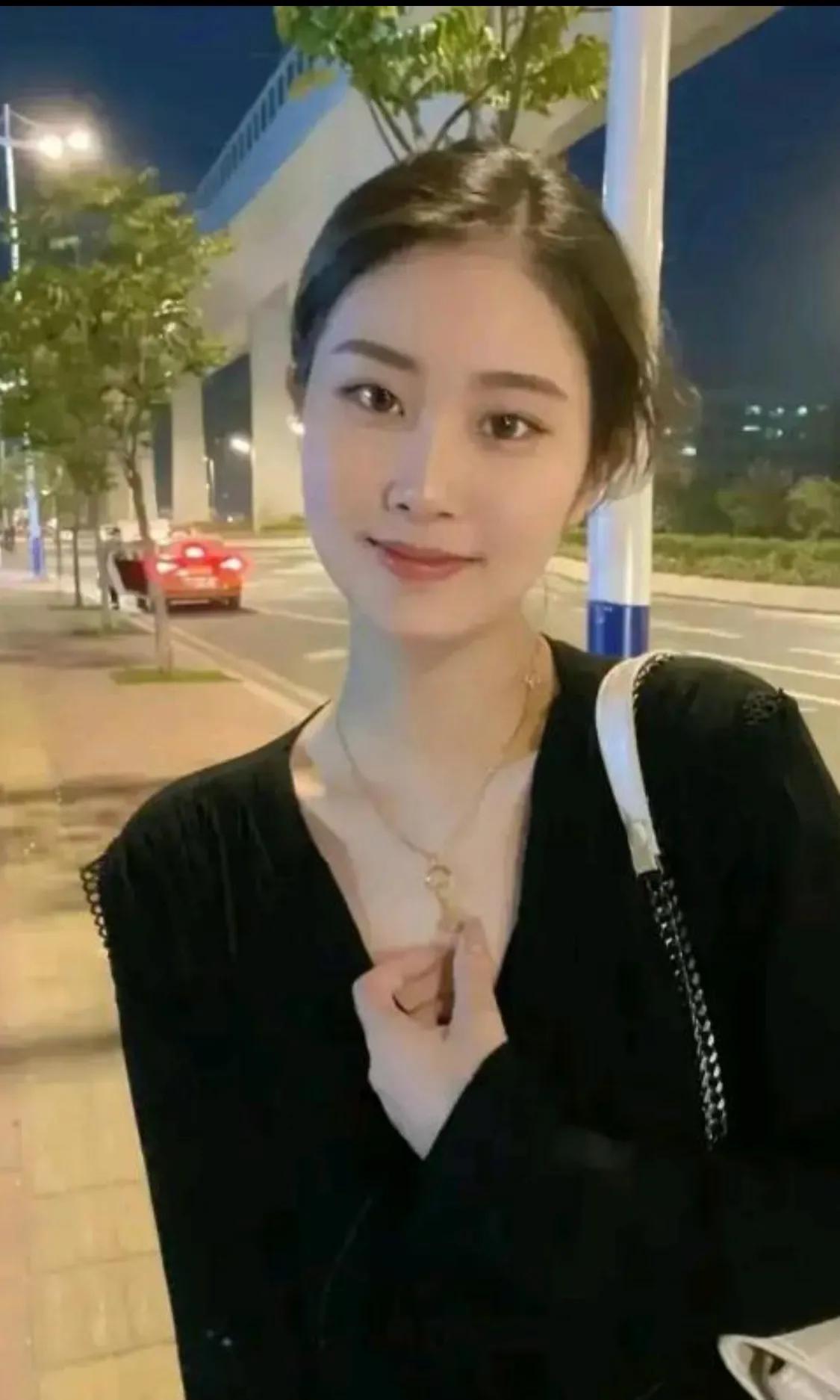 现在上班其实你不用活好，嘴好就行，以前谁要见人说人话，见鬼说鬼话，感觉都虚伪。
