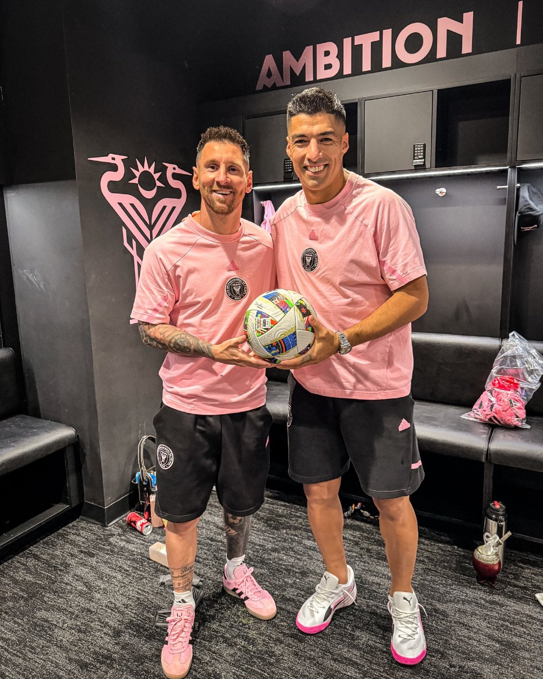 【好兄弟就是一起分享[心]】苏亚雷斯Ins：3分，3个助攻，3个进球⚽️⚽️⚽️