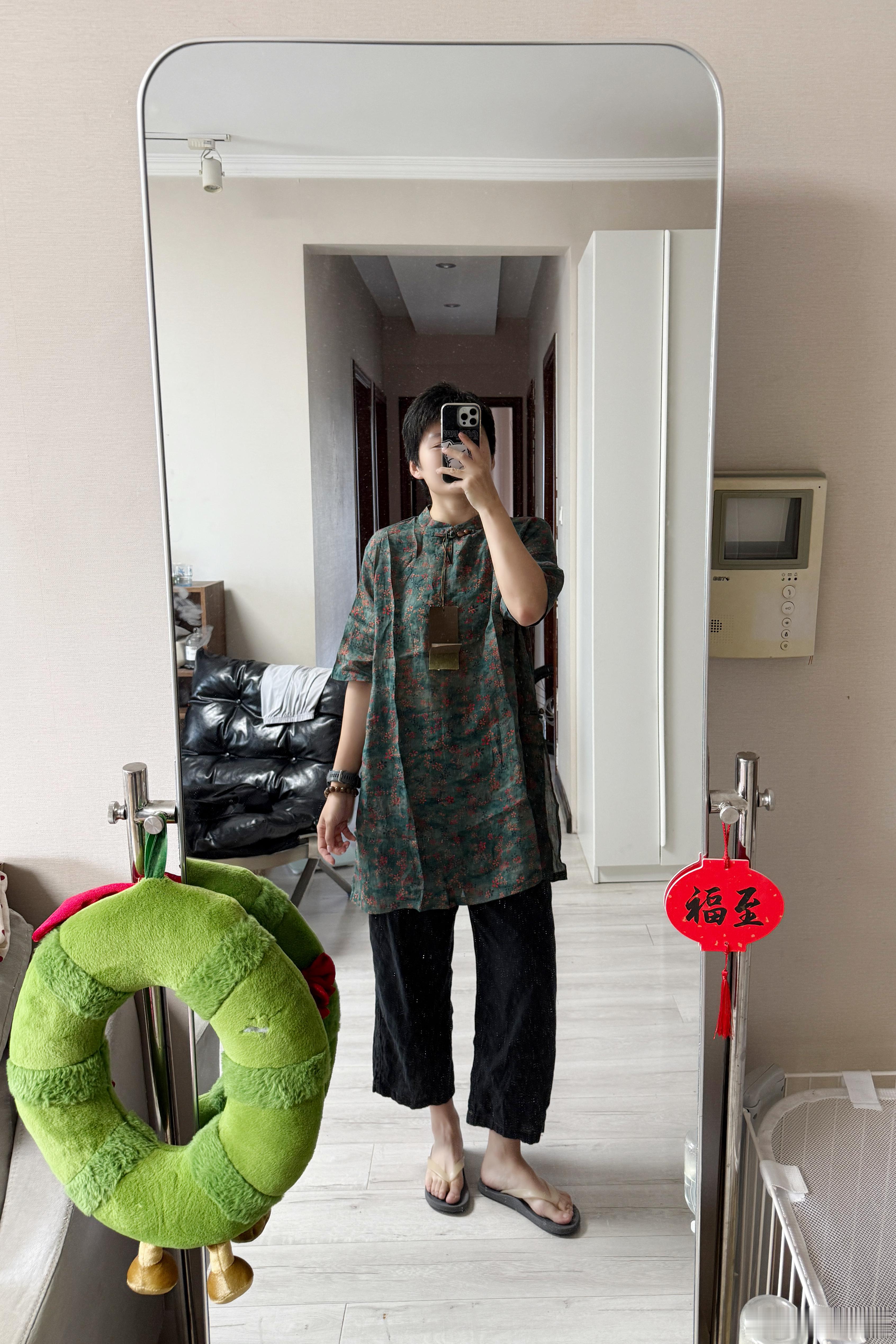 粗发蹭队友团建去啦～穿衣穿衣，穿喜欢的舒服的就好，中年血脉觉醒，爱一切中式相关。