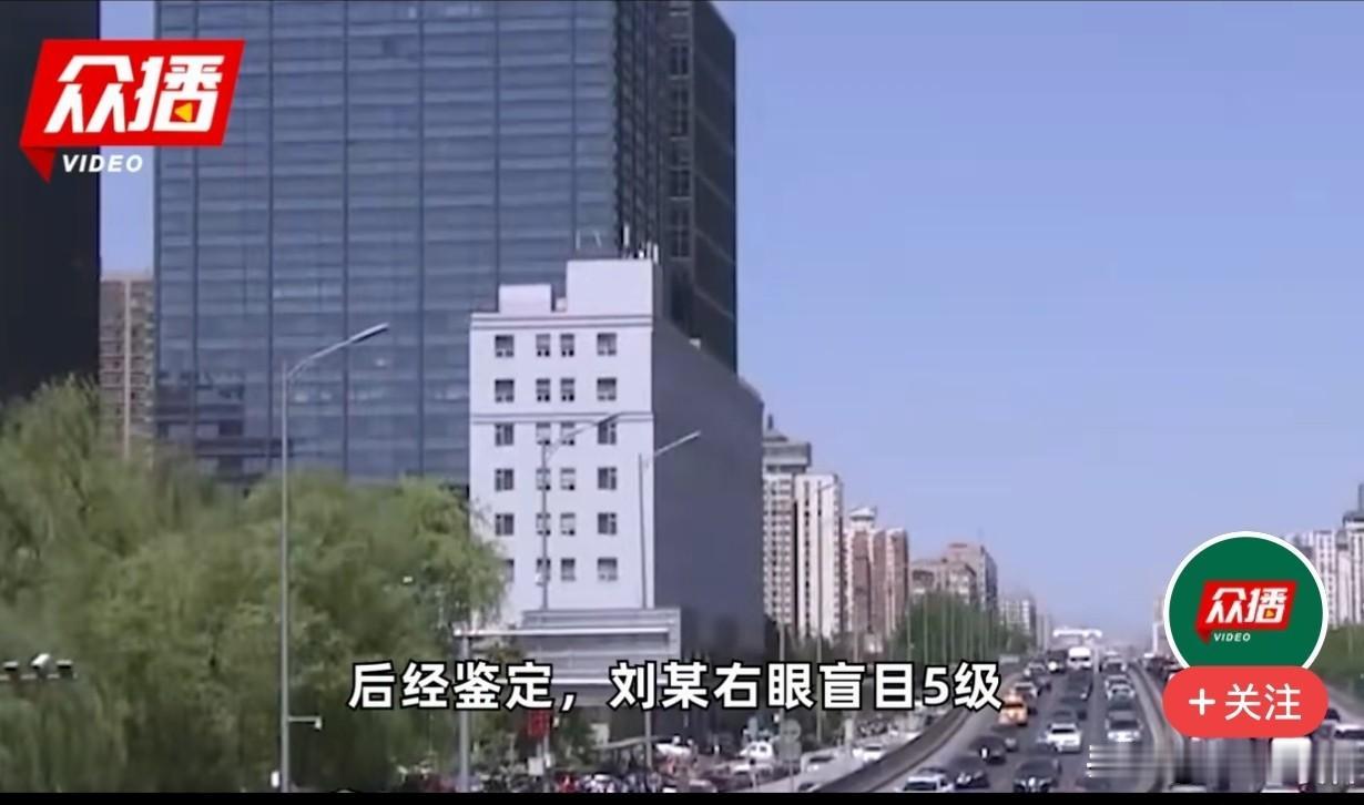 山西河曲，一男子深夜和别人老婆约会，因感情问题还吵起来了，恰巧人家老公出来撞见了