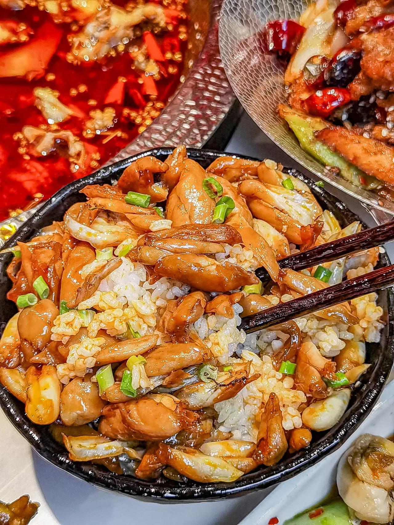 终于吃到了辣卤蛙腿肉拌饭～就在成都

终于吃到了心心念的油卤蛙腿肉拌饭，真的太香