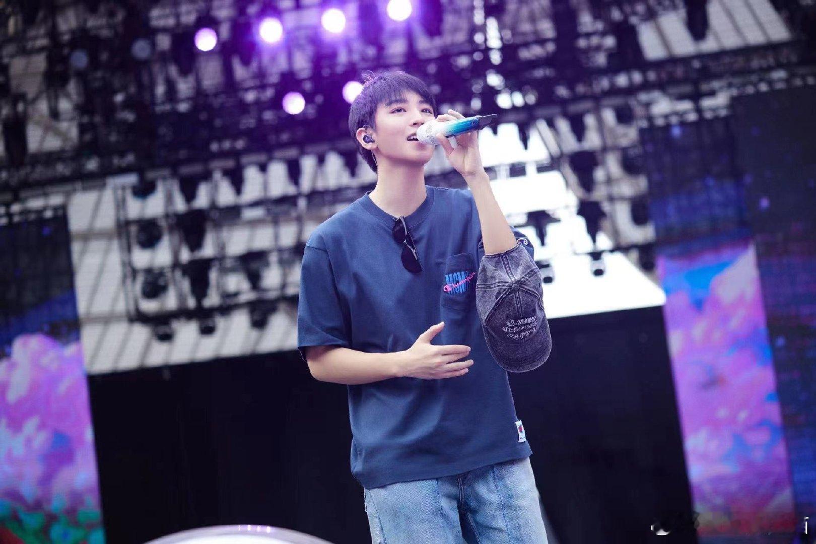 #第一次在王俊凯身上看到无力感#王俊凯真的好帅，答题的时候好帅，游戏PK也很帅，