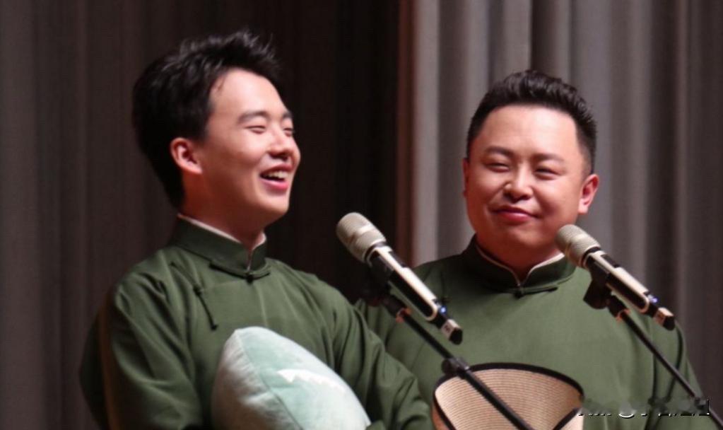 同样是搭档，  
岳云鹏一句话就点透：  
郭麒麟和阎鹤祥，从来就不是一路人。