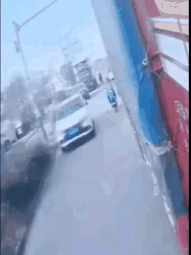 佩服，佩服！不服不行！
      这可真是碰瓷碰出新高度！碰瓷碰出新境界啊！追