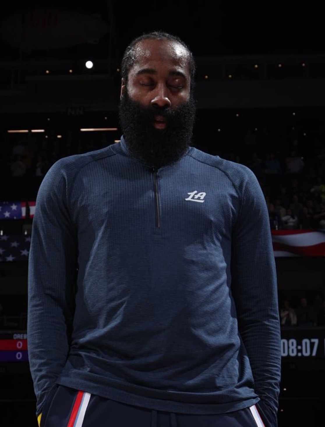 据报道，詹姆斯·哈登希望与快船队续约两年，总价值 8000 万美元，“快船队一直