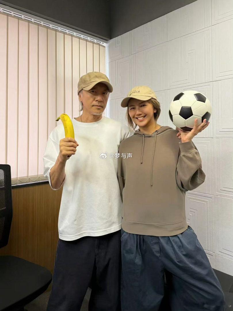 孙燕姿祝功夫女足场场爆满孙燕姿为功夫女足打call 周星驰和孙燕姿同框就是活久见