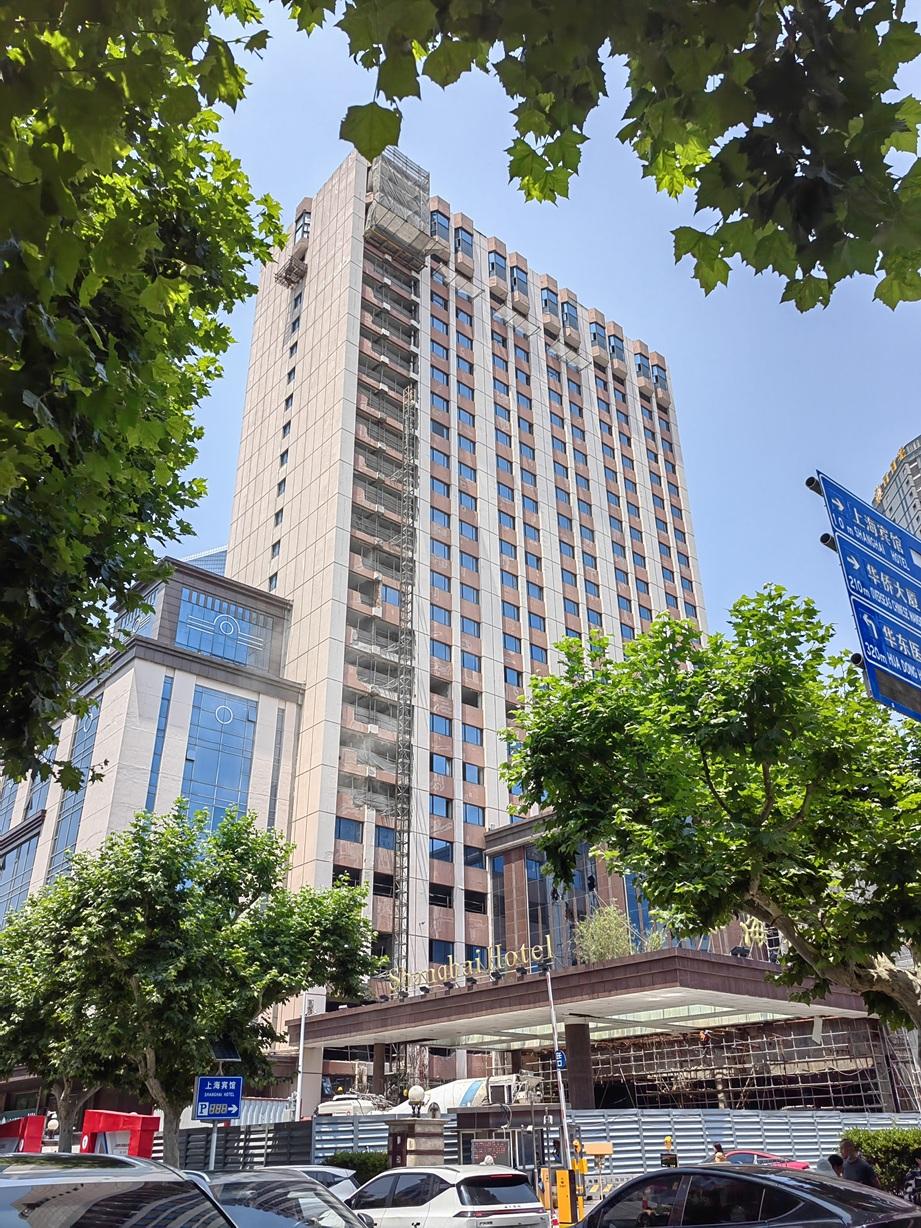 这座曾经的上海最高建筑难道要拆了？
这几天经过华山路，发现华山路上最有名的静安面
