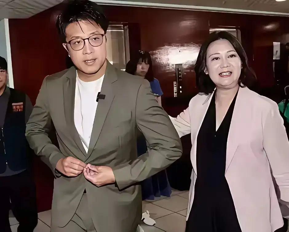 这是台独顽固分子沈伯洋和“台独”帮凶打手吴思瑶，沈伯洋参选台北市长，吴思瑶出任竞