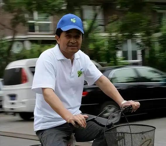 毕福剑现状曝光，离开央视后从事多项副业，早已解决晚年生计问题
 
 



主要