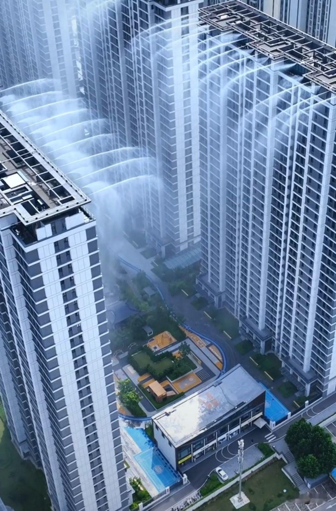 山西运城这个小区，最近彻底火了，全网都在传。
 
不光咱们普通人看了眼红，连外交