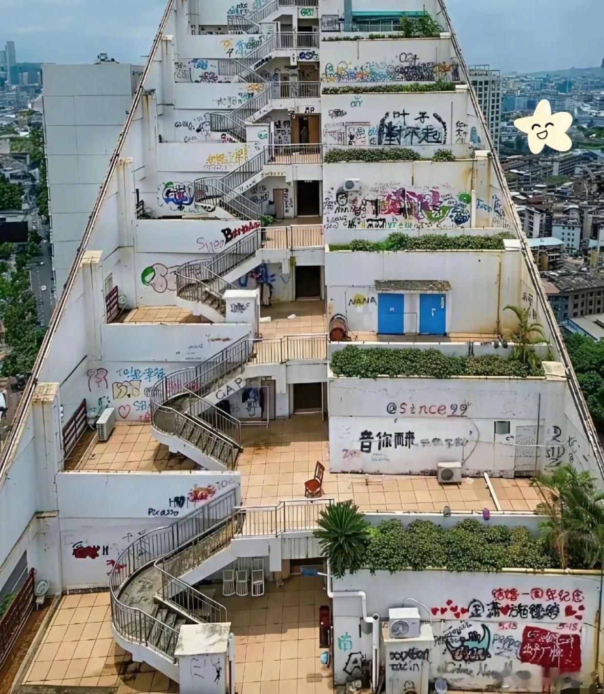 这栋楼的设计绝了 ​​​