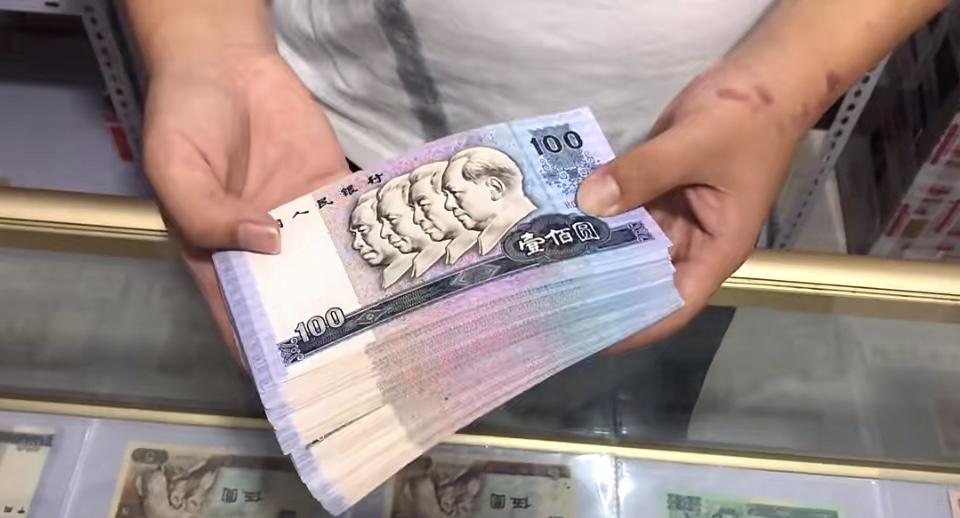 每一家咸水鸭店都像是藏着独特风味的宝藏。走进店里，咸香的气息扑面而来，让人不由得