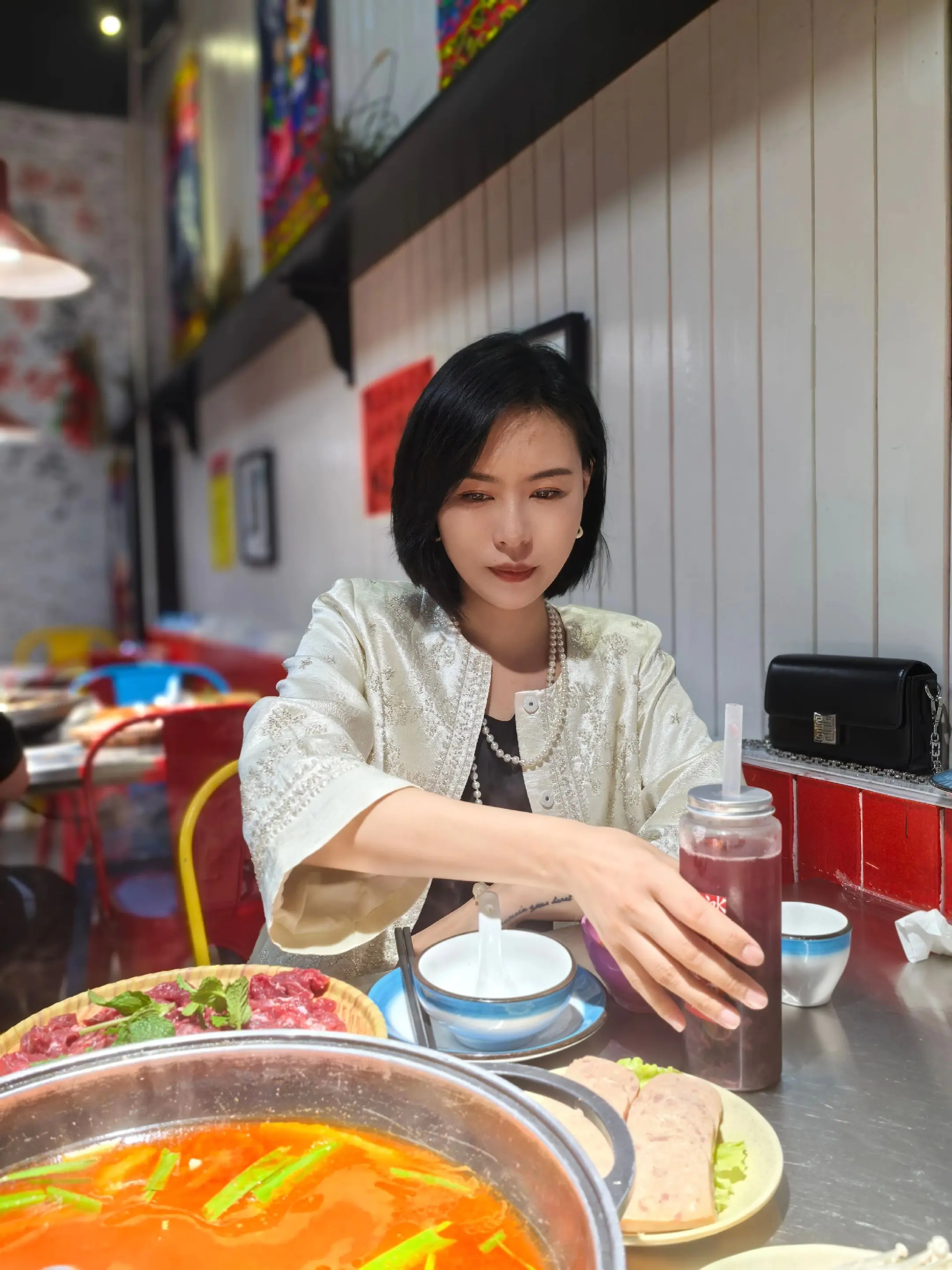 没苦硬吃的时代过去了，现在是没福硬享🙈