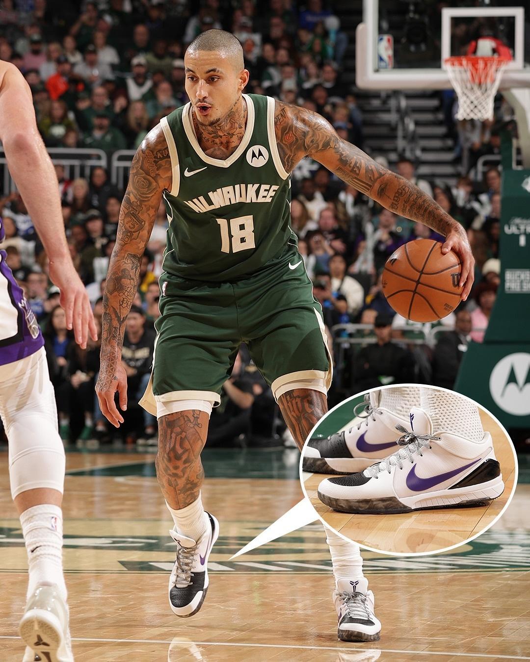 库兹马上脚的Kobe 4 PE。 