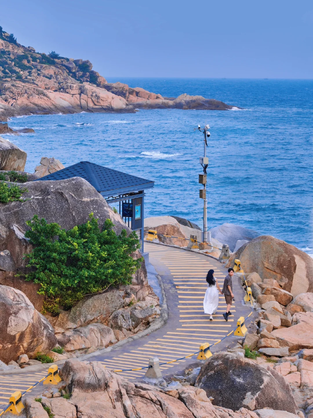 夏天怎么能不看海❓广东这个礁石海岸美哭了