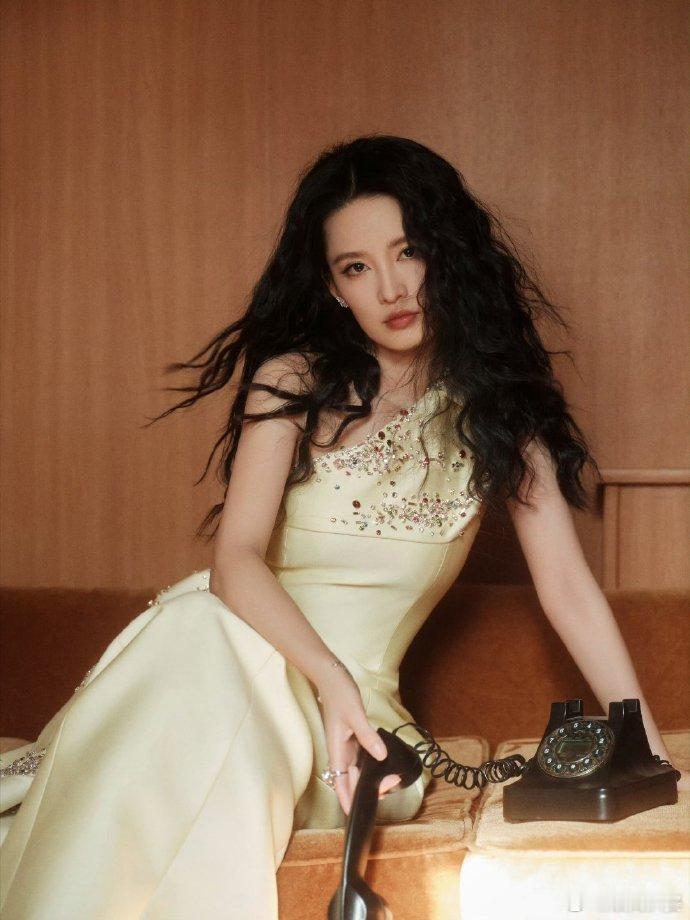 李沁太阳神女 啊啊啊啊啊啊姐姐今天好闪啊[泪]明媚又优雅的太阳神女🌞 娱乐  