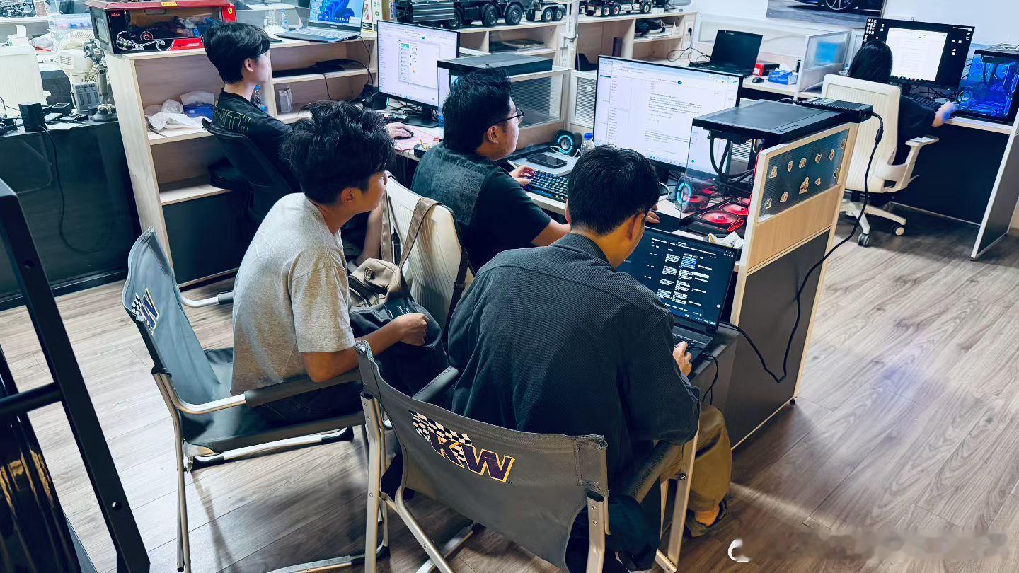 AIGC视频教学课程 第一期开课由39岁的柯老师教学 师承隔壁24岁邹老师  ​