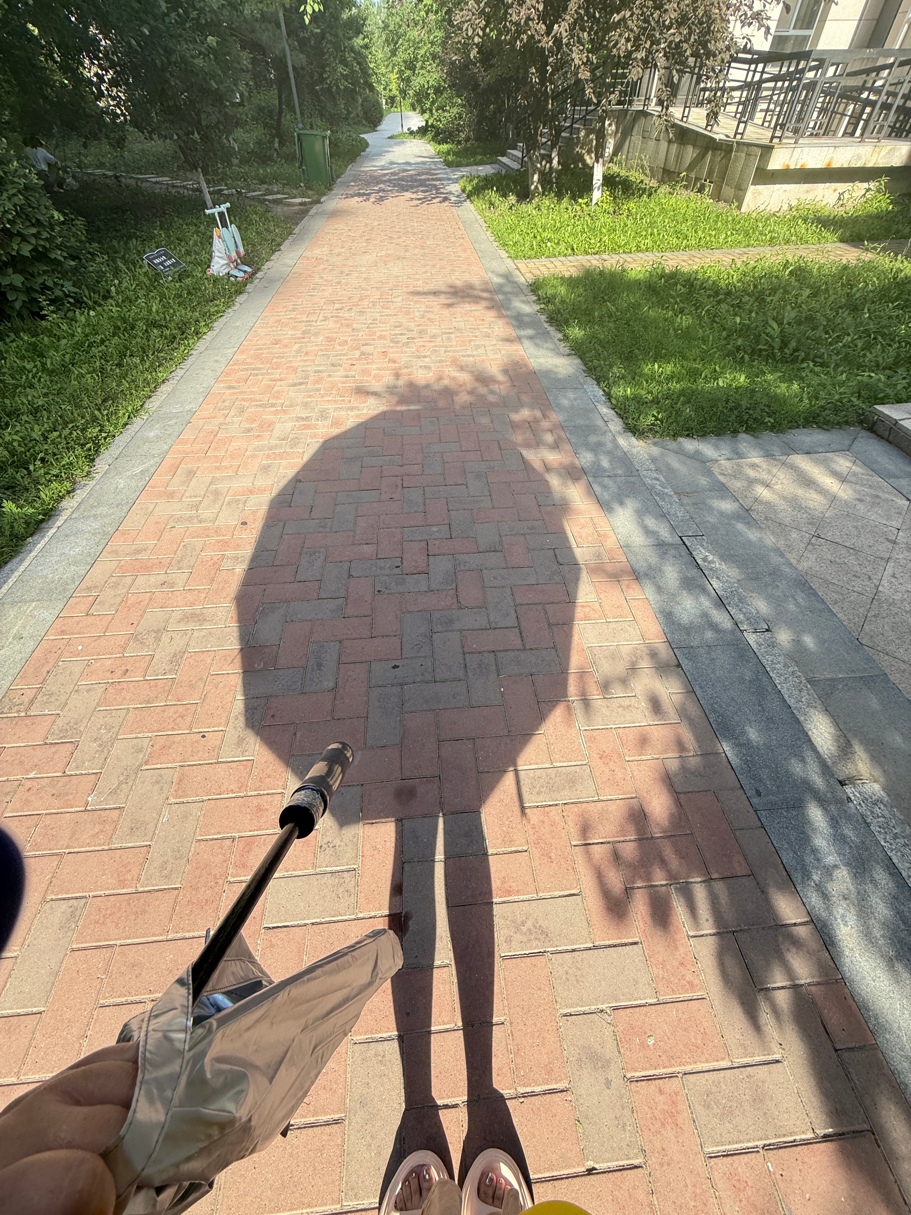 约人逛超市啊？室内都行，干净点就行
