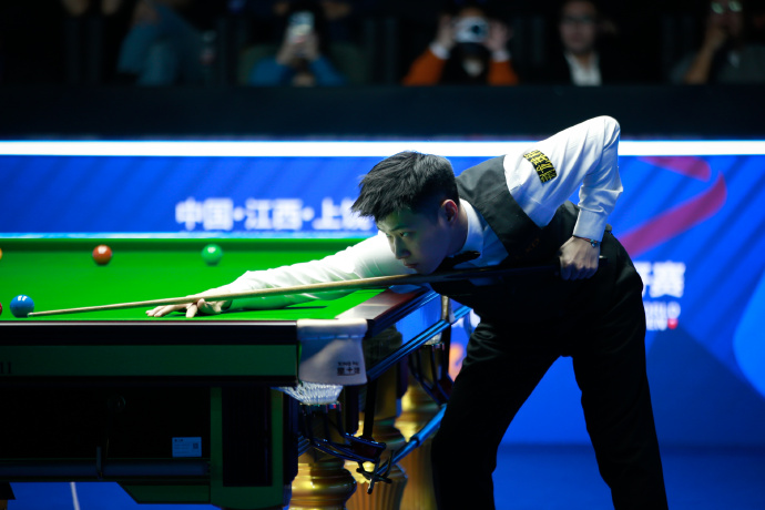 两杆破百！赵心童5-1胜克雷吉，顺利晋级世界公开赛16强