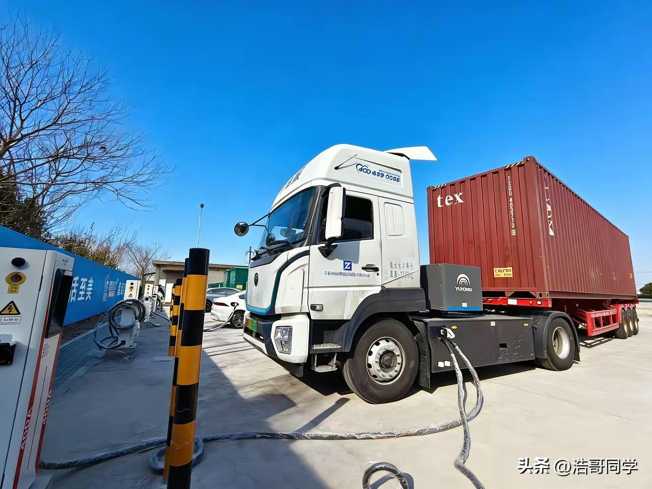 中国石化也开始转型了，加油站的建设几乎已经在各地饱和了，接下来是充电站的时代，新