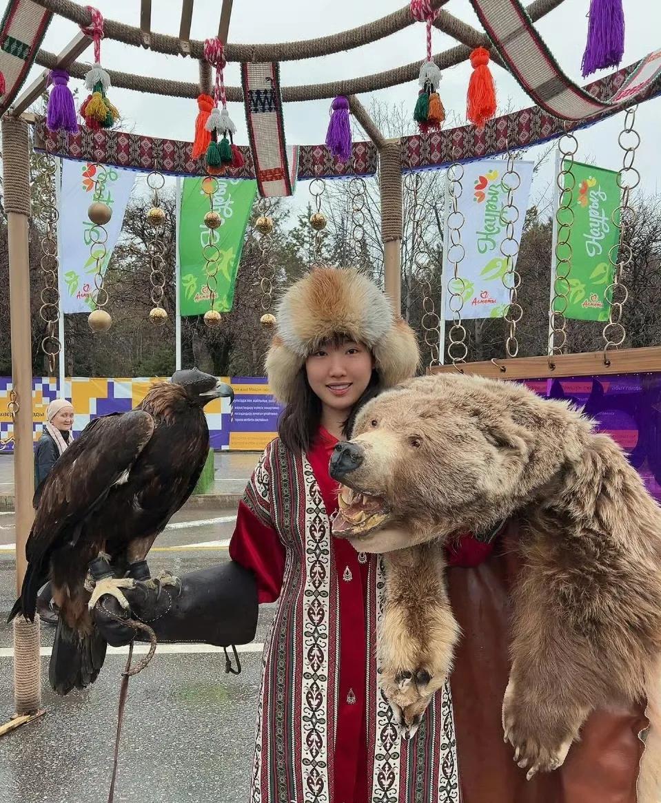 孙小轩秒变成哈萨克美少女！[玫瑰]
刚刚辽宁女排球员孙小轩分享了一组照片，身着哈