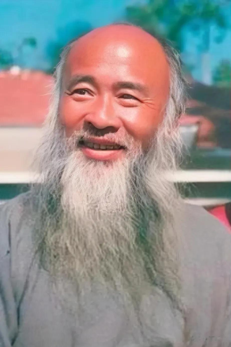 一次，张大千的女儿带着女同学回家，张大千一见钟情，说:做我四姨太愿意吗？吃喝不愁