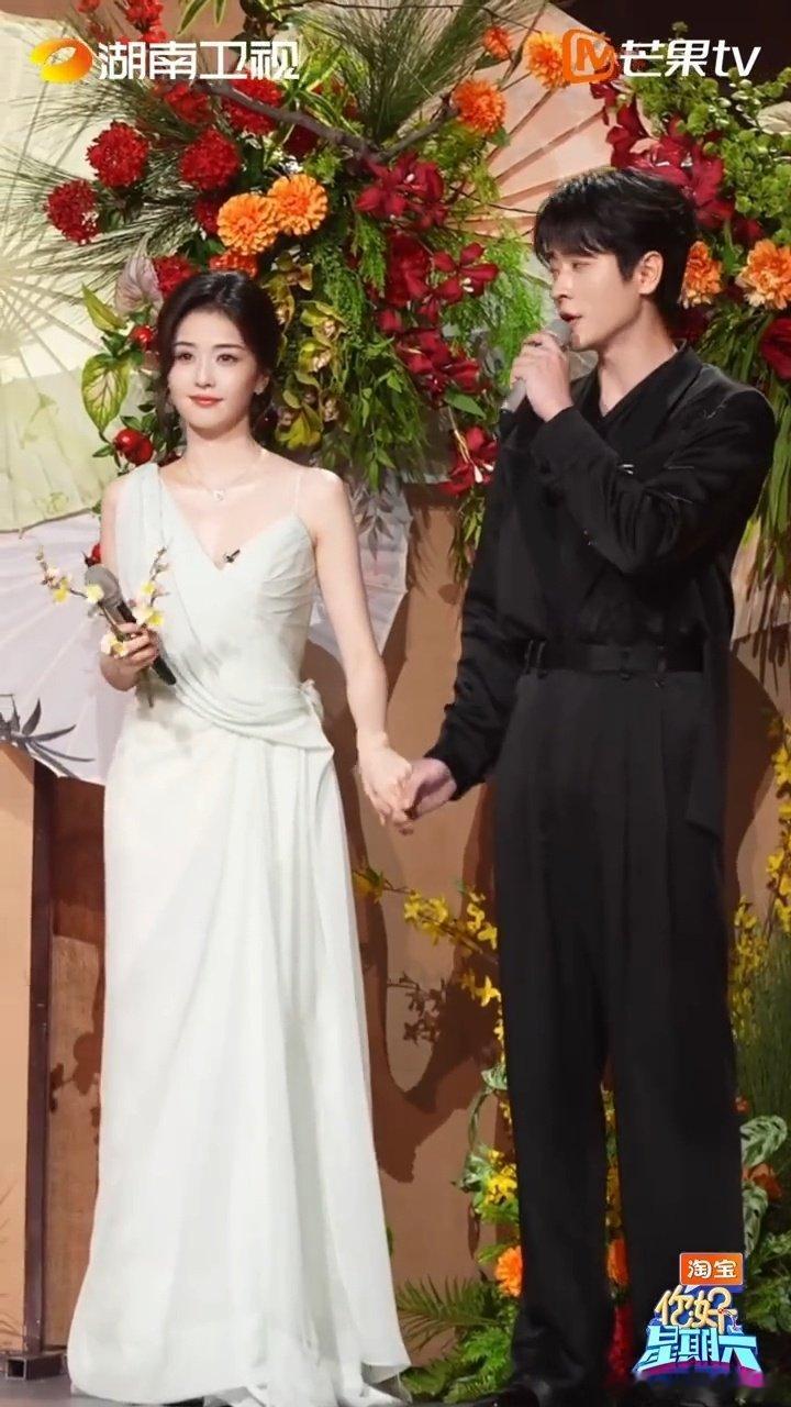 白鹿丞磊hi6牵手合唱方寸之间 白鹿丞磊好六唱《莫离》主题曲了！这个场景很甜呀期