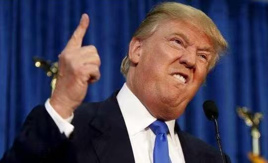 首先，最直接的影响，油价飙升：全球约20%-30%的石油和25%的液化天然气需经