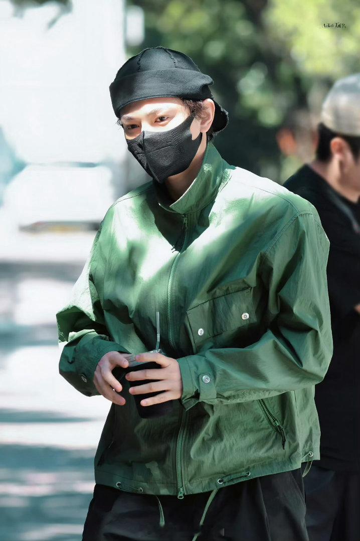 丁禹兮司宫令毛领大氅造型路透丁禹兮司宫令雪景大氅路透丁禹兮在电视剧《司宫令》的路