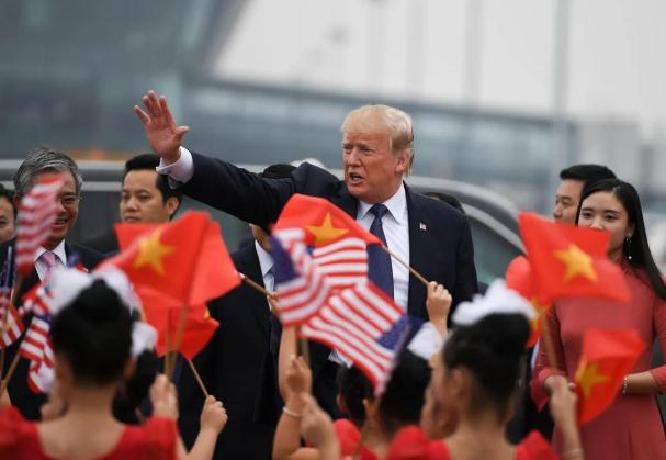 万万没想到，特朗普直接拿越南开刀，对外放出强硬信号：不服，也只能憋着。

要知道