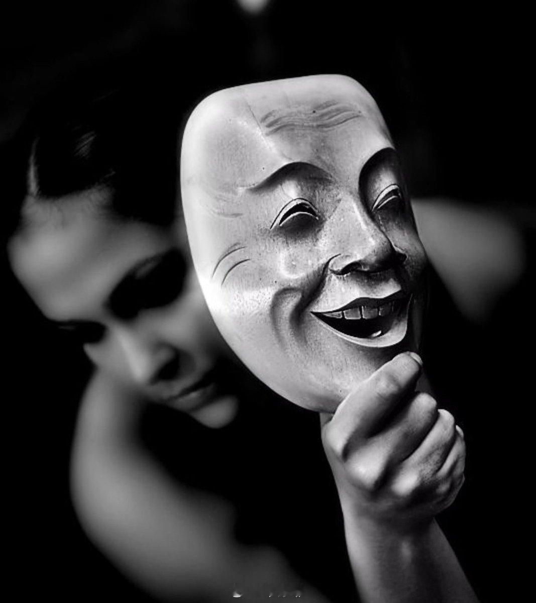 你不在面具后面，面具就藏在你自身之中。老常唠唠叨叨