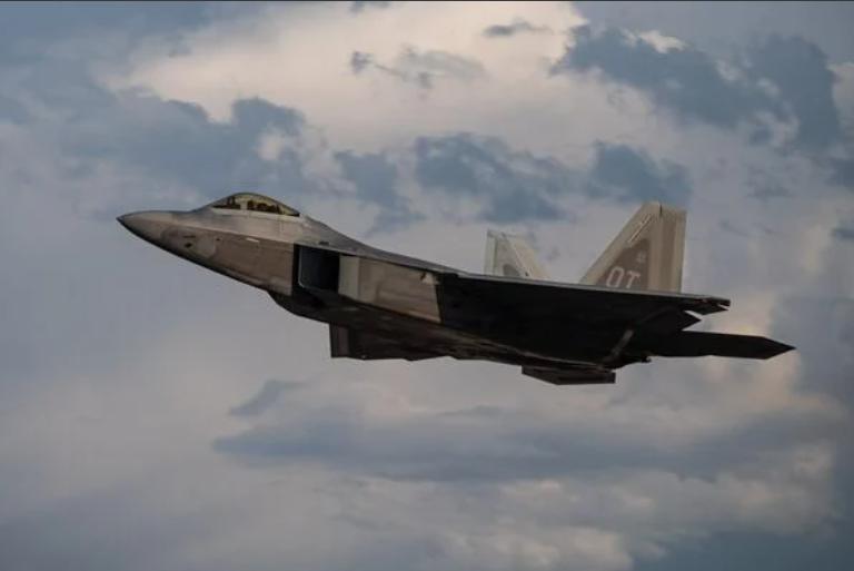 F-22猛禽战机将升级红外防御系统及传感器，提升生存与作战能力
根据美国空军于7