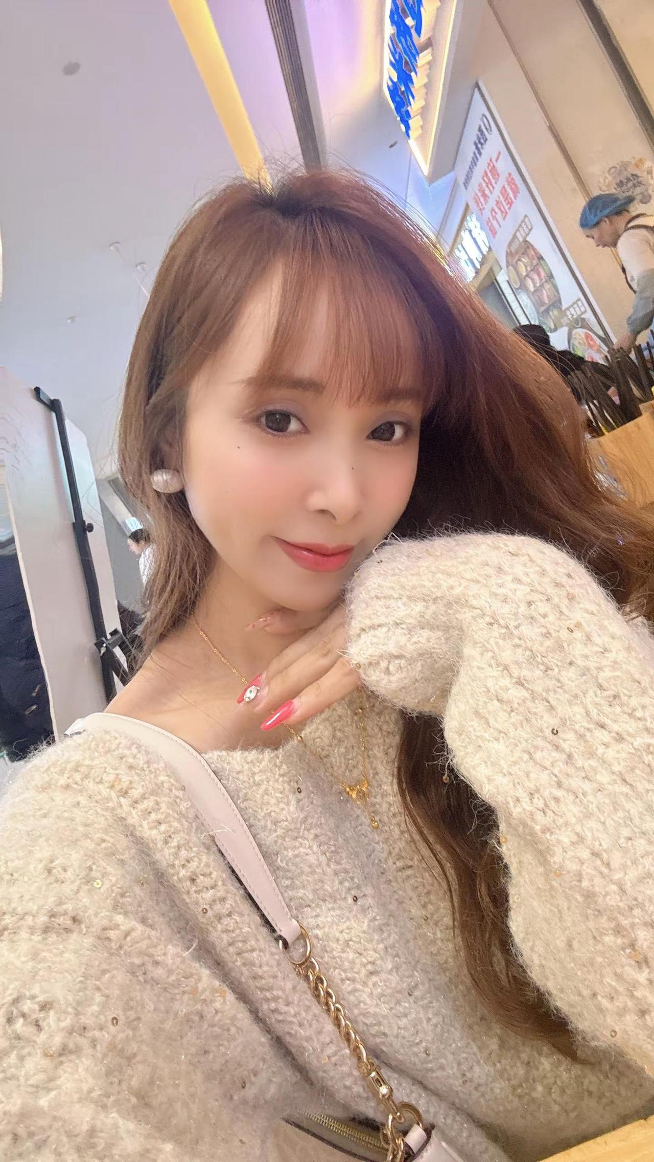 我发现我病了，快40岁的人，却还想谈一场轰轰烈烈的恋爱，这种感觉越来越强烈，这病