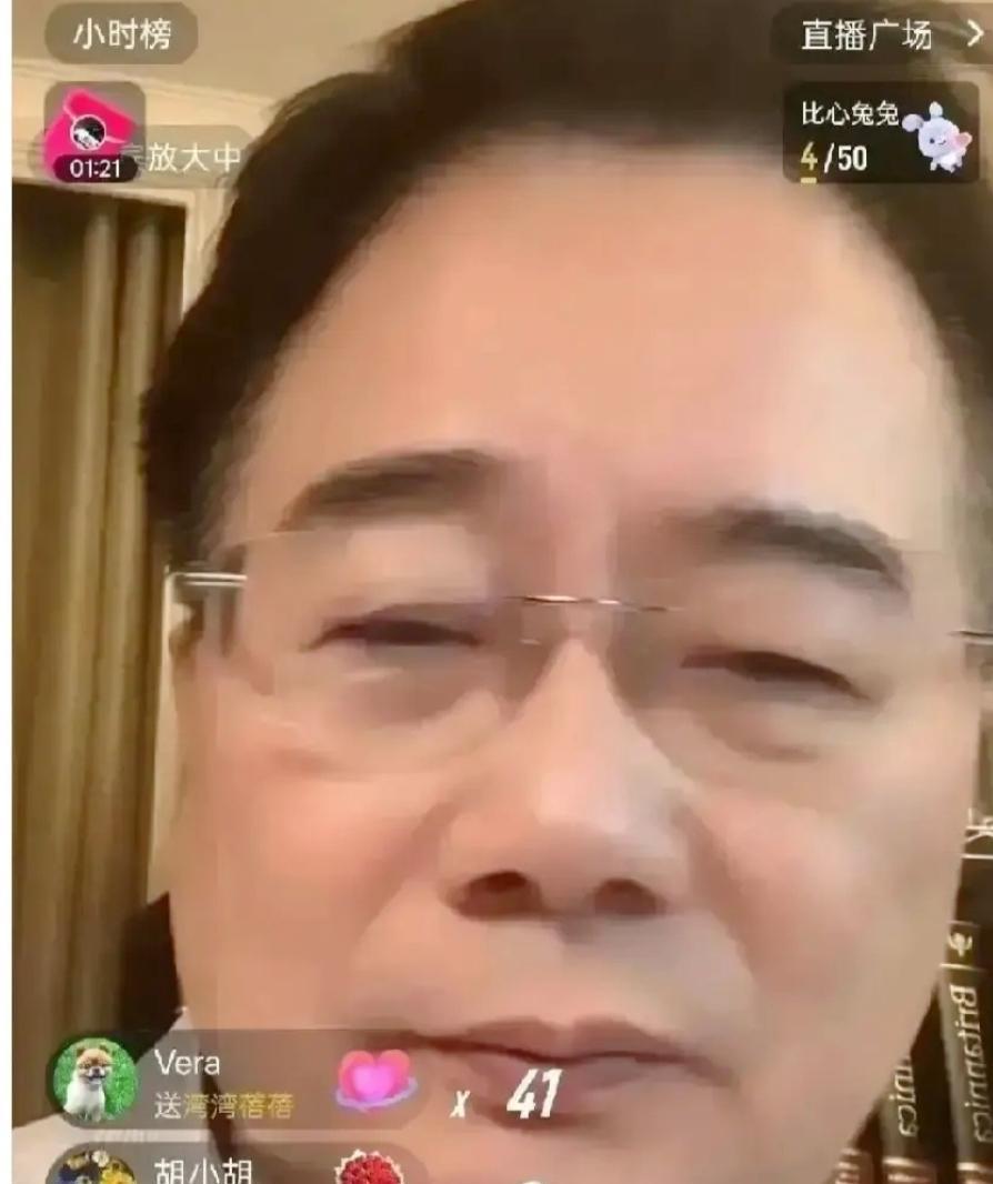 直播到一半，外甥女突然连麦吼他闭嘴。
这位天天怼天怼地的名嘴，瞬间哑火下播。
第