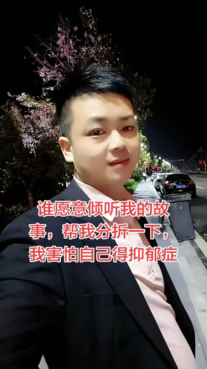 一个人坐了很久很久，想了很多事情，低下头眼泪流掉了下来。突然发现，我没...