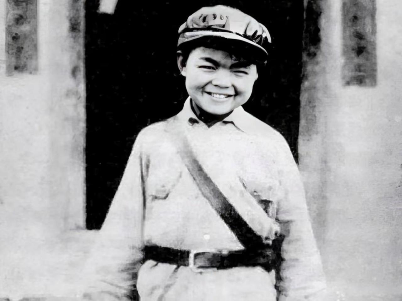 他7岁参军，9岁长征，14岁抗日杀鬼子。向轩，贺龙元帅的外甥，1926年生于湖南