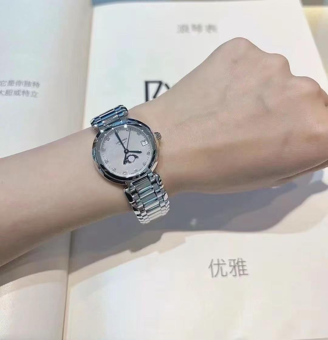 准备送自己四十岁礼物（本人偏向于第二款，耐看）帮忙看哪款好看