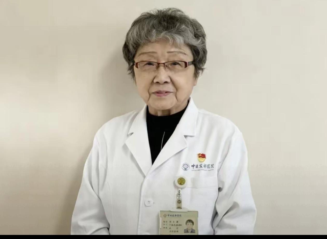 难道衰老就等同于体弱憔悴、精神不济？当下太多年轻群体作息紊乱、身心疲惫，日常浑身