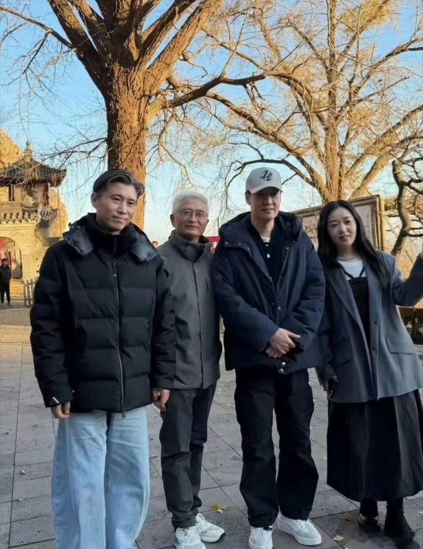 曝明星扎堆去大孤山的原因扎堆核心几大因素：一是千年古银杏+三教古刹，长久有祈福转