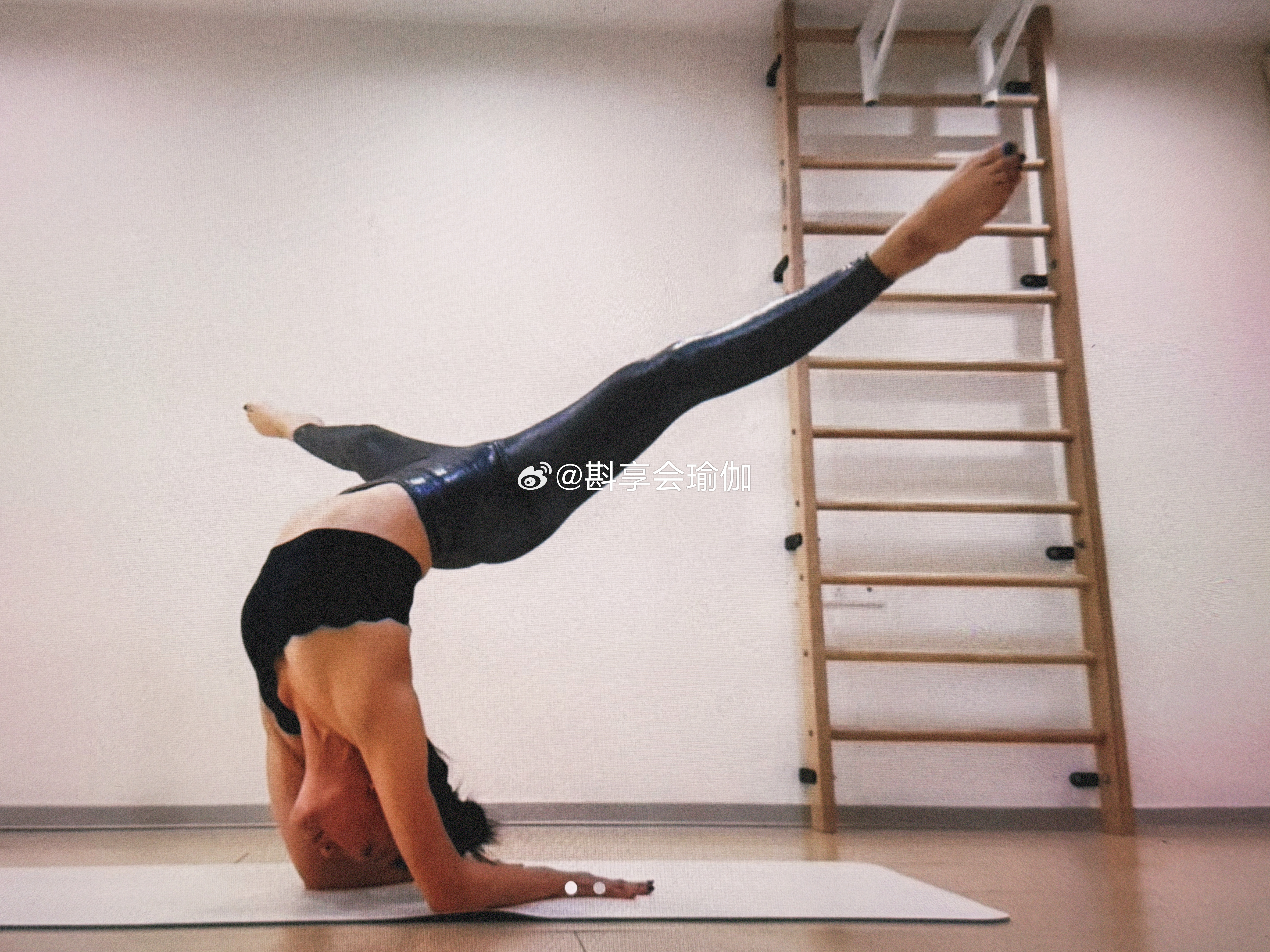 瑜伽 当你穿过暴风雨  你就不在是原来的你瑜伽 哈尔滨·斟享会瑜伽艺术馆