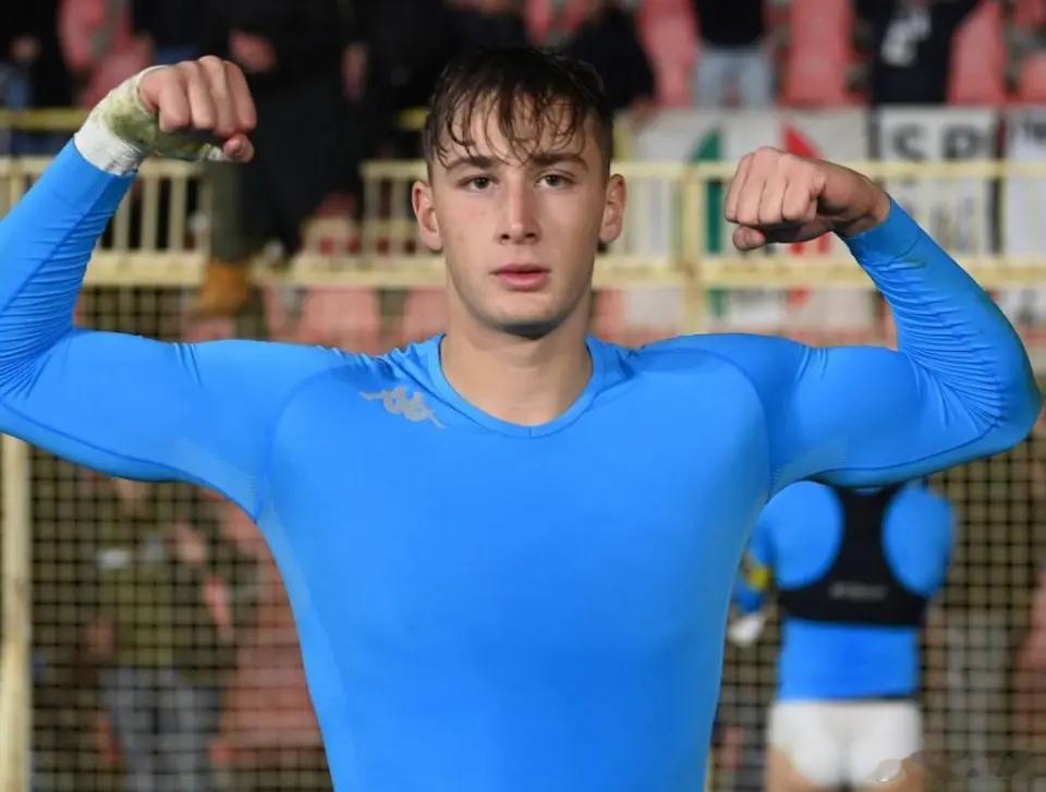 从保级救命球到金童加冕，埃斯波西托的真实与成长在星光熠熠的意大利足球盛典上，国际