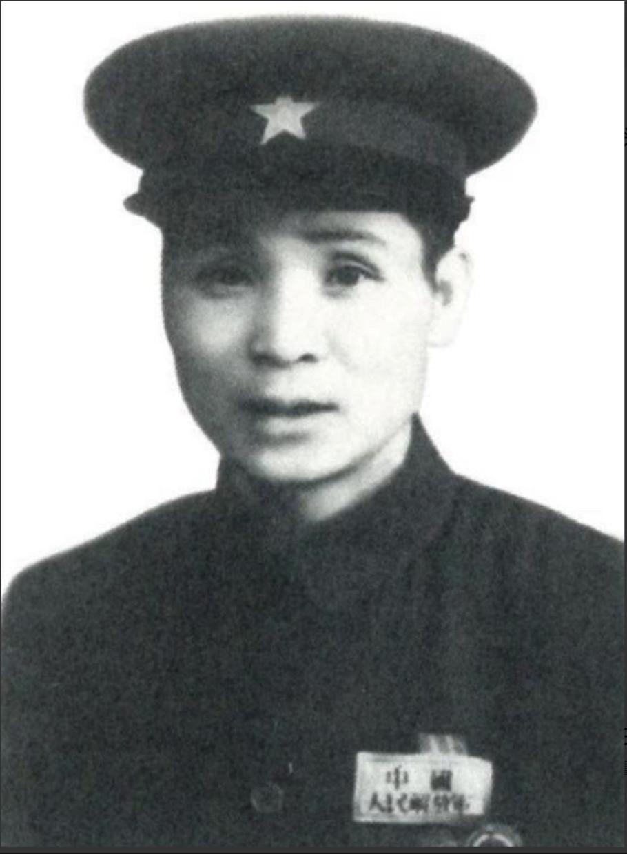1950年，王宏坤街头偶遇老战友，竟见他衣衫褴褛、蜷缩药铺墙角。上将当场落泪：“