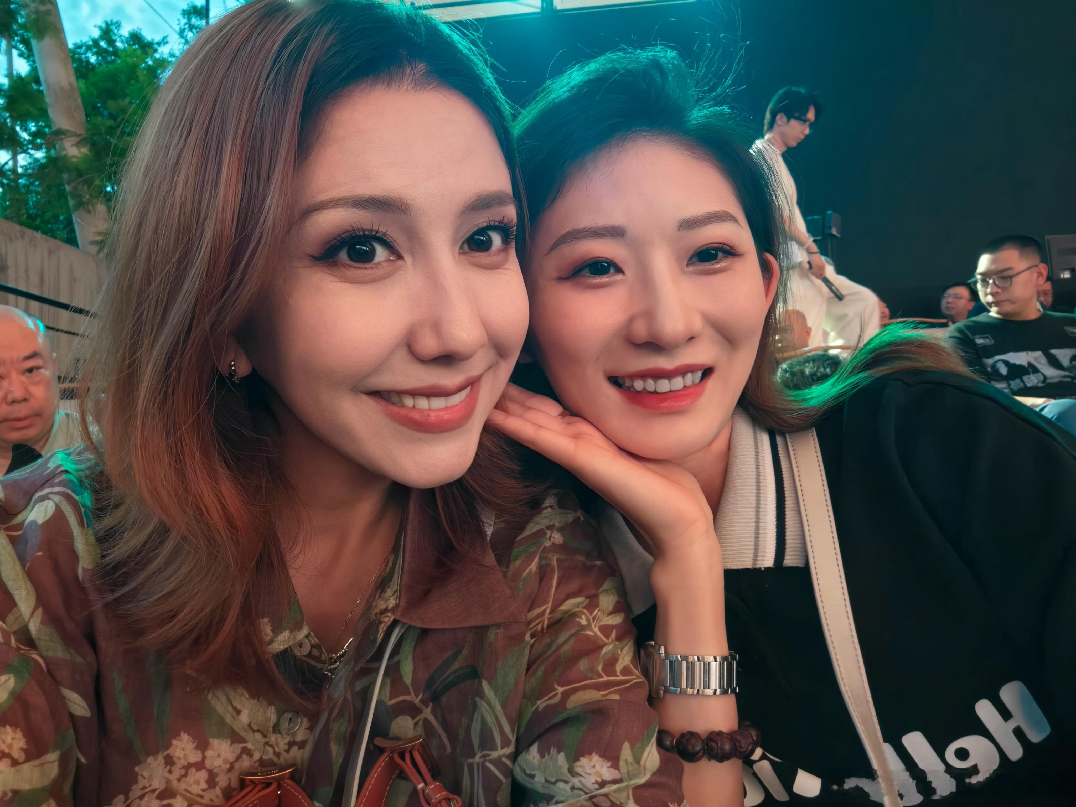要不补一张昨天发布会和小姐妹的合影～成都·成都双流国际机场