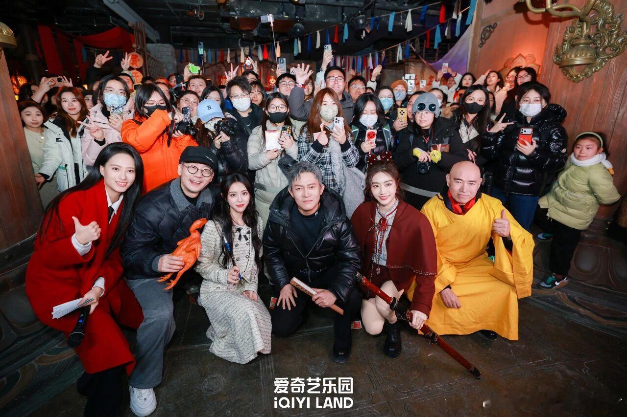 春节活动已上线！逛吃打卡拍照一条龙，爱奇艺乐园承包你的假期朋友圈九宫格！ 