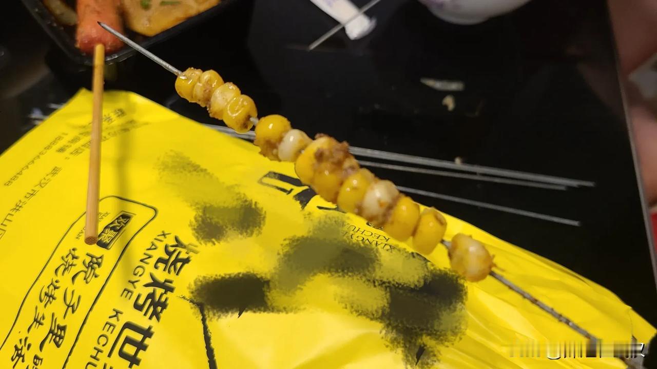 从什么时候开始武汉的烤玉米都是这样一颗颗串起来烤了？13颗烤玉米1块5，鸡胗一串