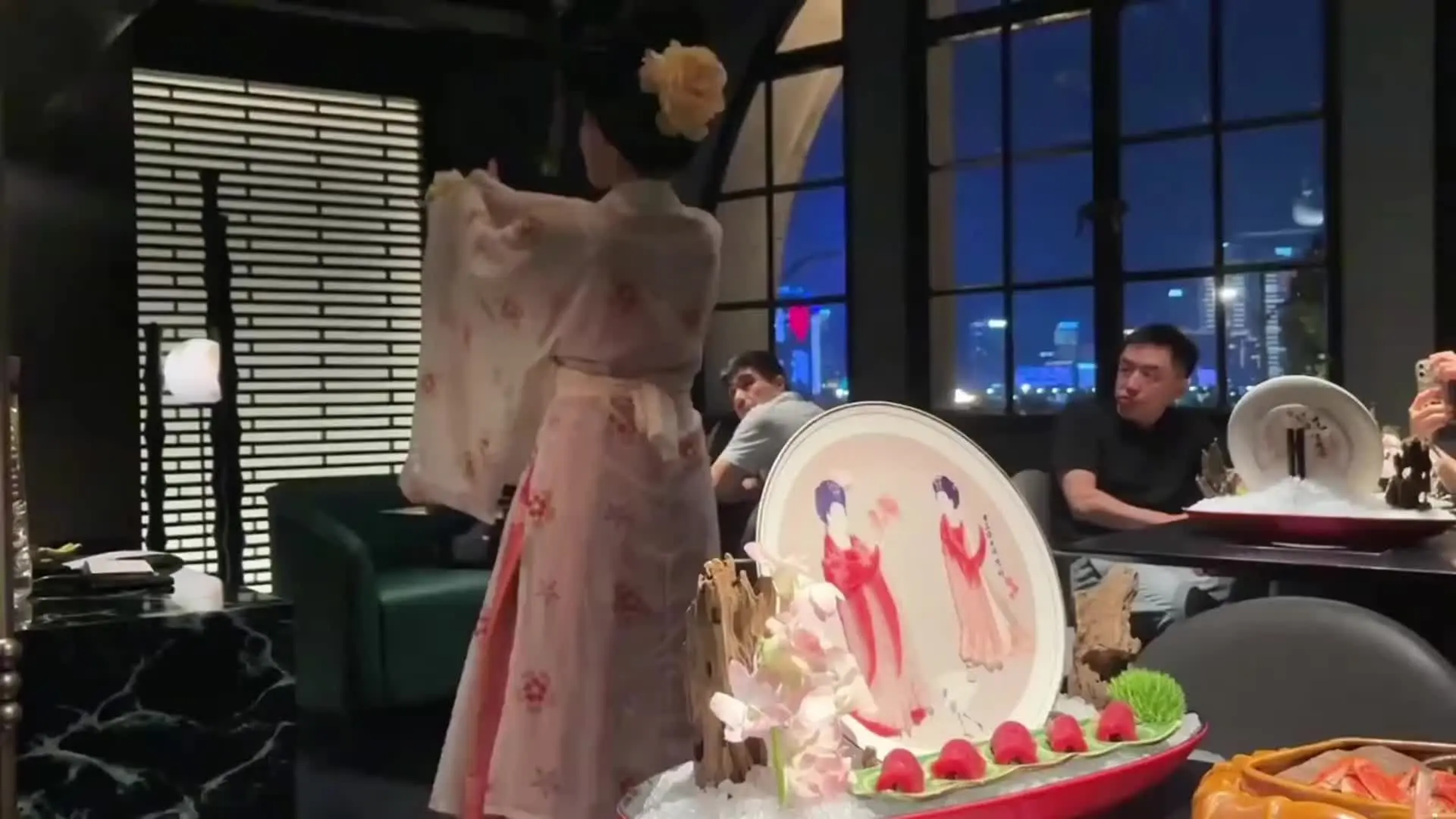 借问天上宫阙 不知重逢何年月