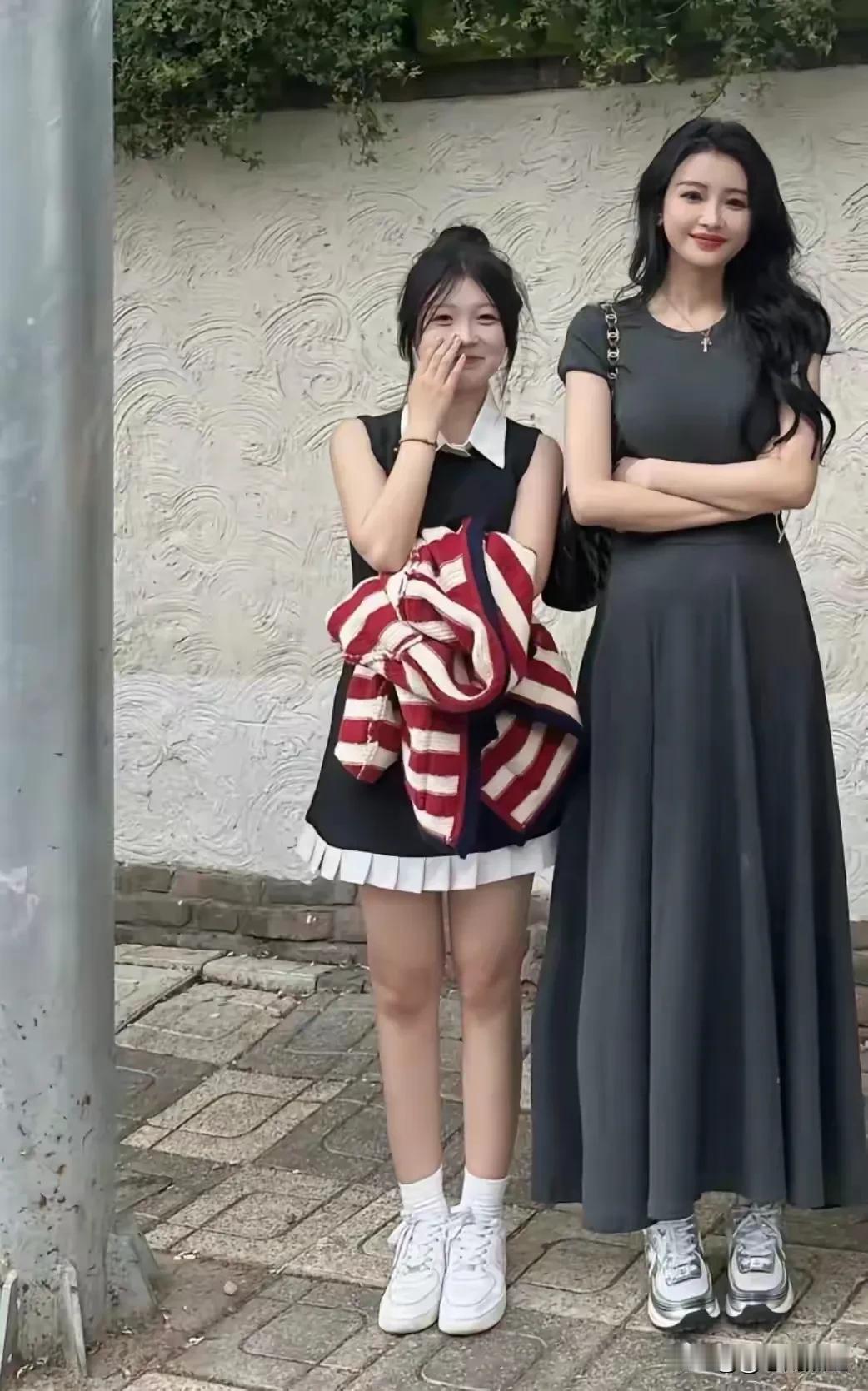 路人偶遇孙怡，
本以为孙怡瘦瘦小小的一只，
没想到孙怡这么高、这么有气质、这么美