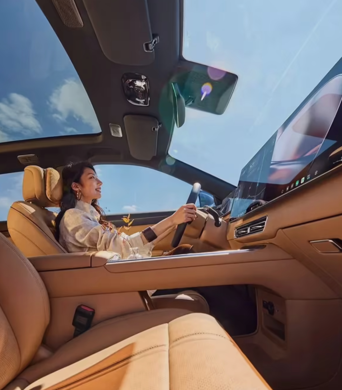 星途 EX7 内饰官宣，30 英寸 6K 贯穿大屏 + 伯牙之音音响，质感拉满。