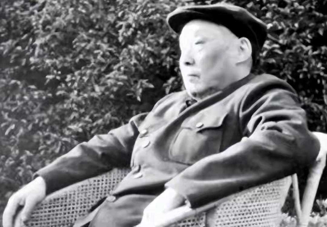 1955年4月，前上海市公安局局长扬帆被正式逮捕，消息传到南京军区，许世友抬手拍